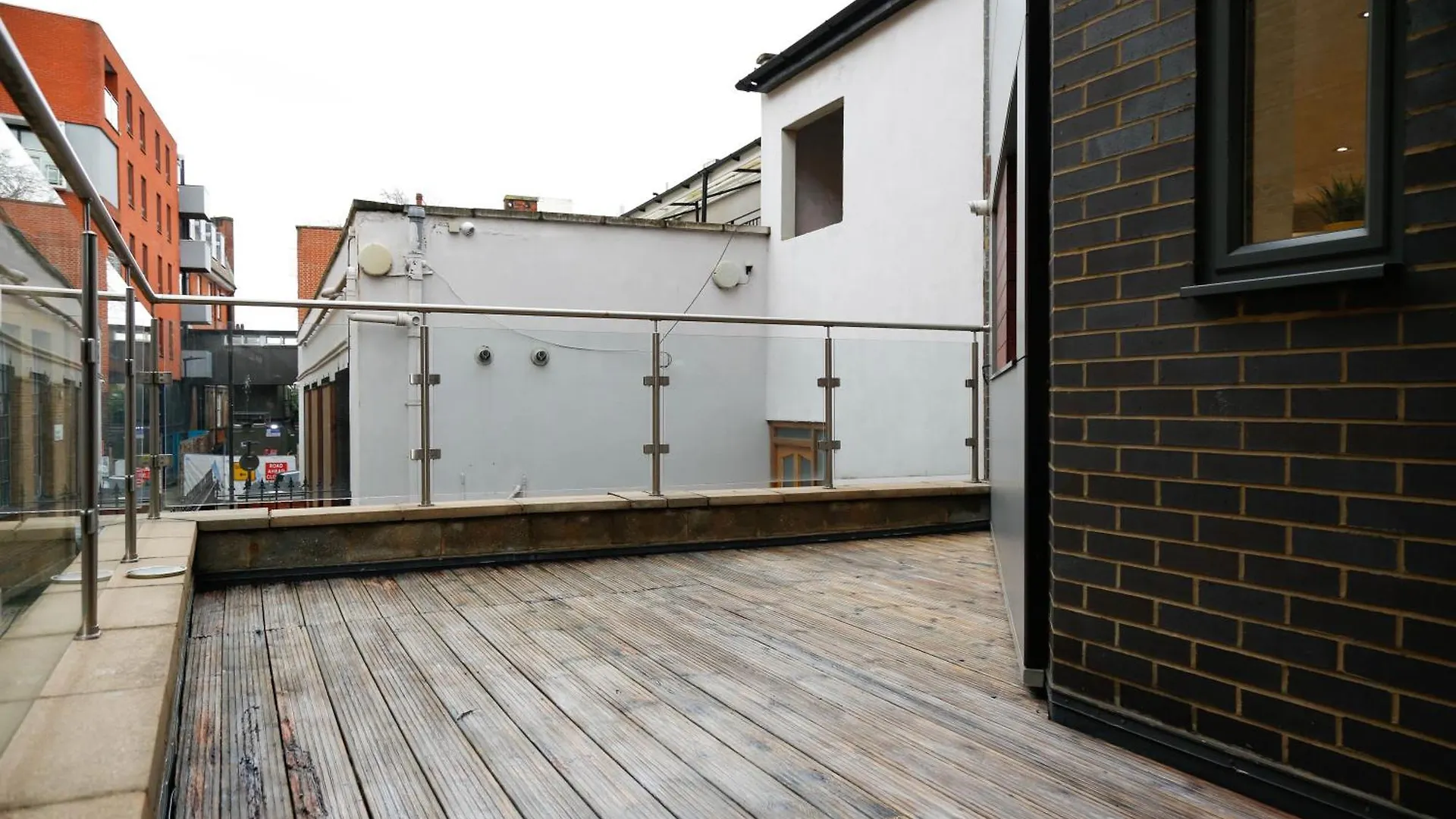 New Luxury Apartments In Central Location Next To Shops, Cafes, Bars & Metro Londra Regno Unito