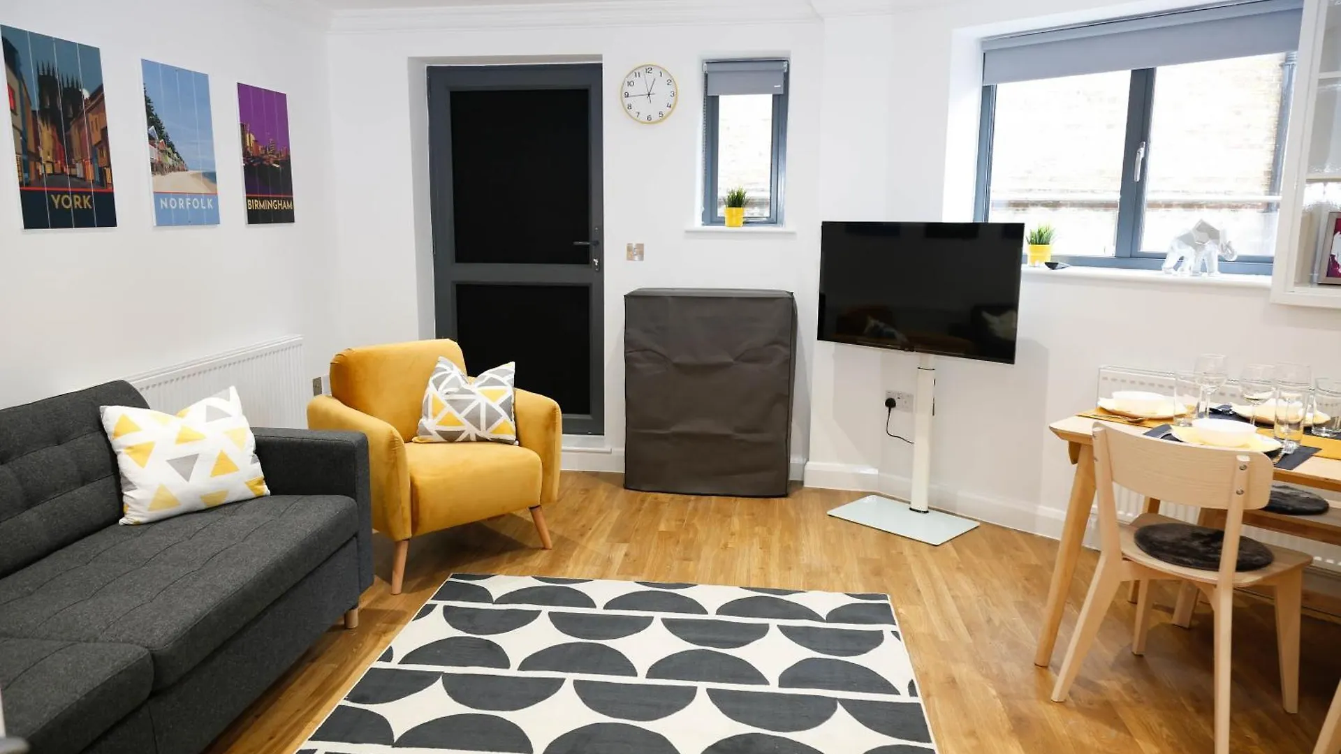 New Luxury Apartments In Central Location Next To Shops, Cafes, Bars & Metro Londra
