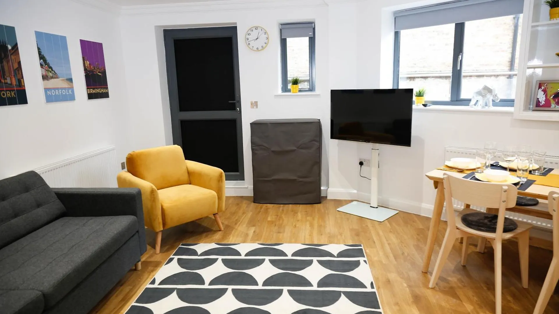 New Luxury Apartments In Central Location Next To Shops, Cafes, Bars & Metro Londra