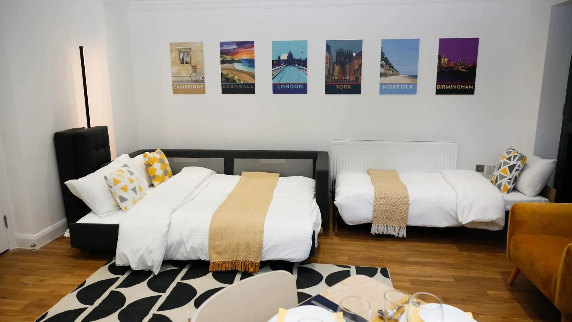 New Luxury Apartments In Central Location Next To Shops, Cafes, Bars & Metro Londra