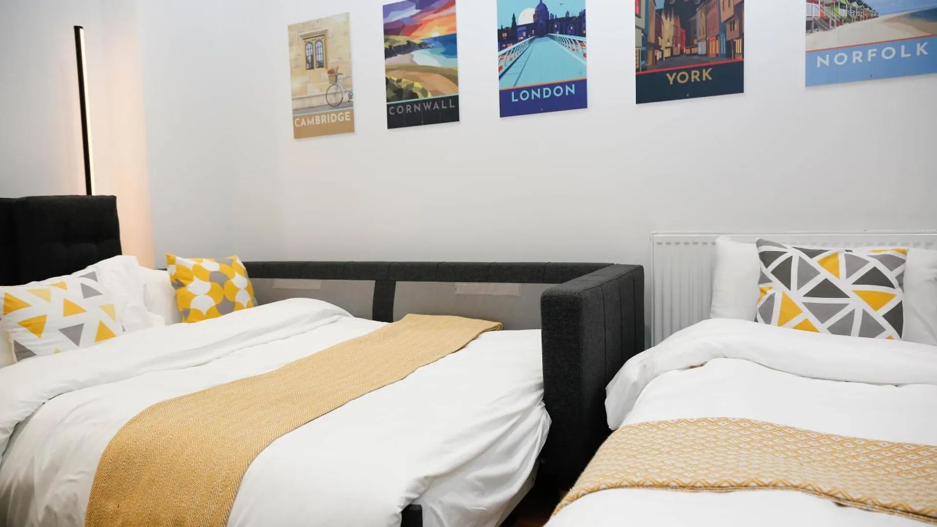New Luxury Apartments In Central Location Next To Shops, Cafes, Bars & Metro Londra
