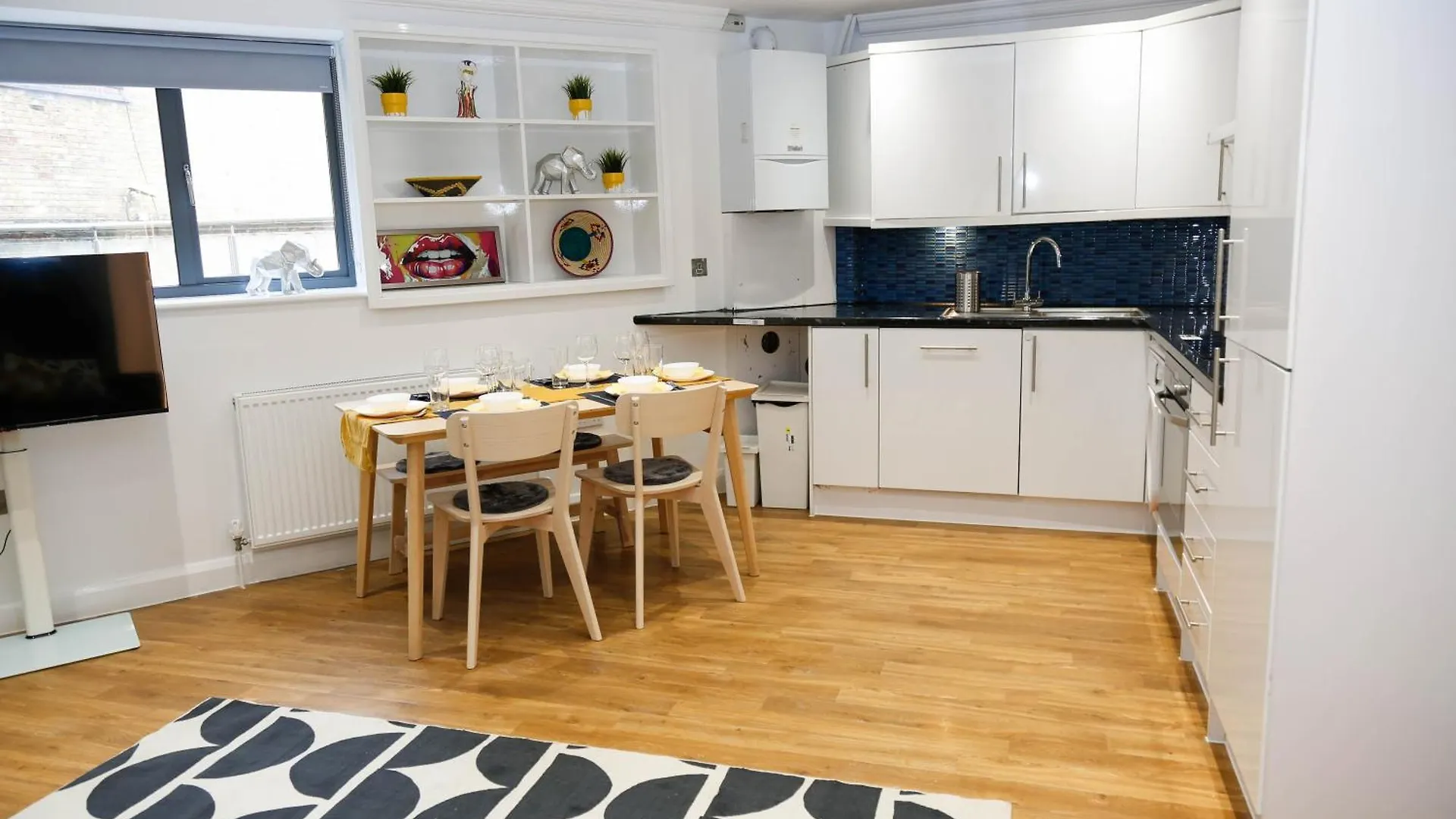 New Luxury Apartments In Central Location Next To Shops, Cafes, Bars & Metro Londra Birleşik Krallık