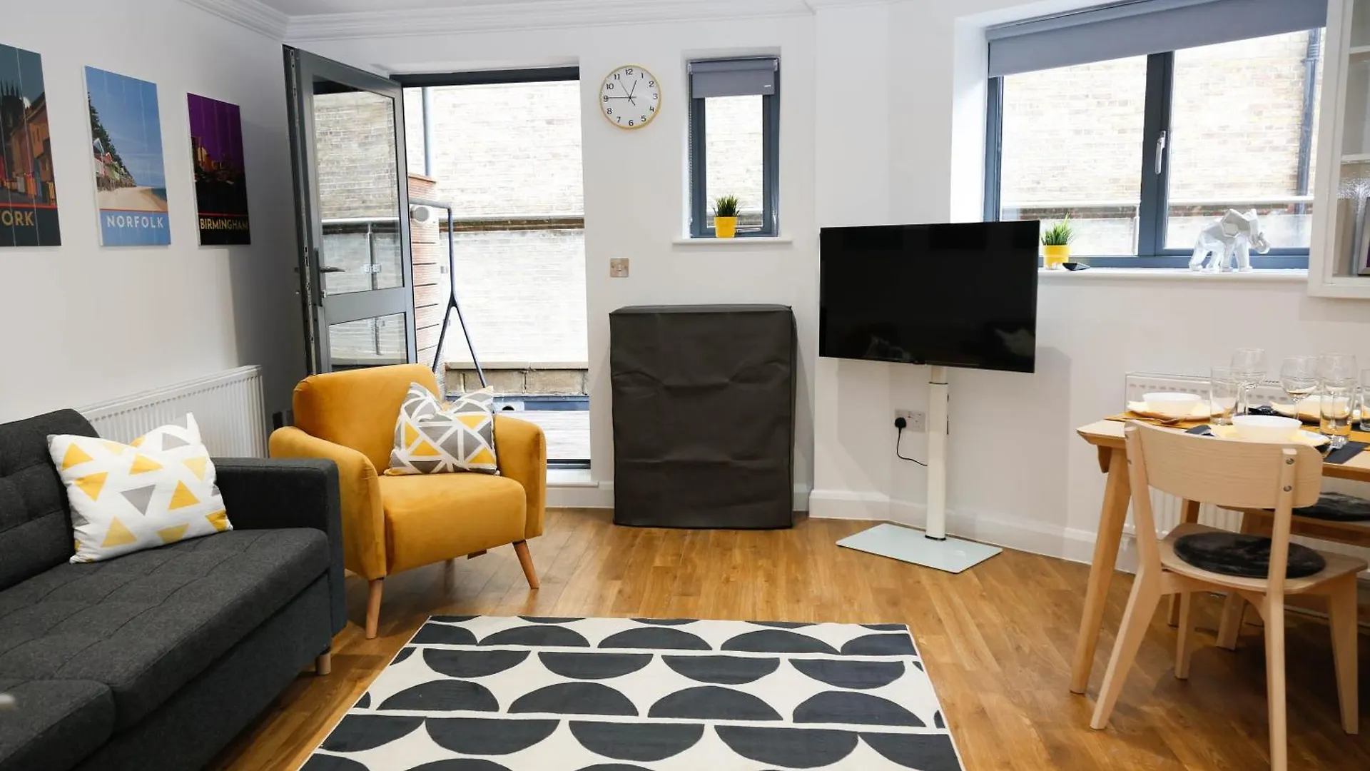 New Luxury Apartments In Central Location Next To Shops, Cafes, Bars & Metro Londra