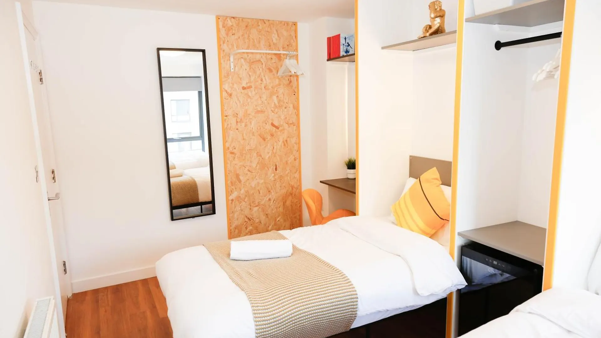 New Luxury Apartments In Central Location Next To Shops, Cafes, Bars & Metro Londra Regno Unito