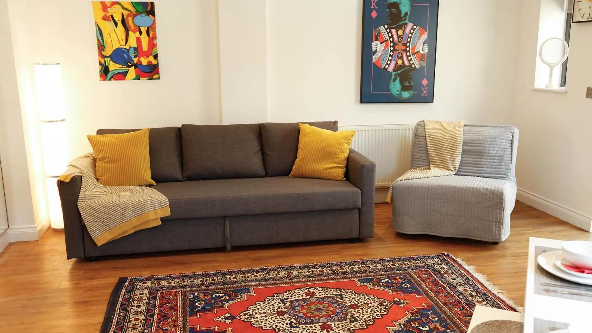 New Luxury Apartments In Central Location Next To Shops, Cafes, Bars & Metro Londra 0*,