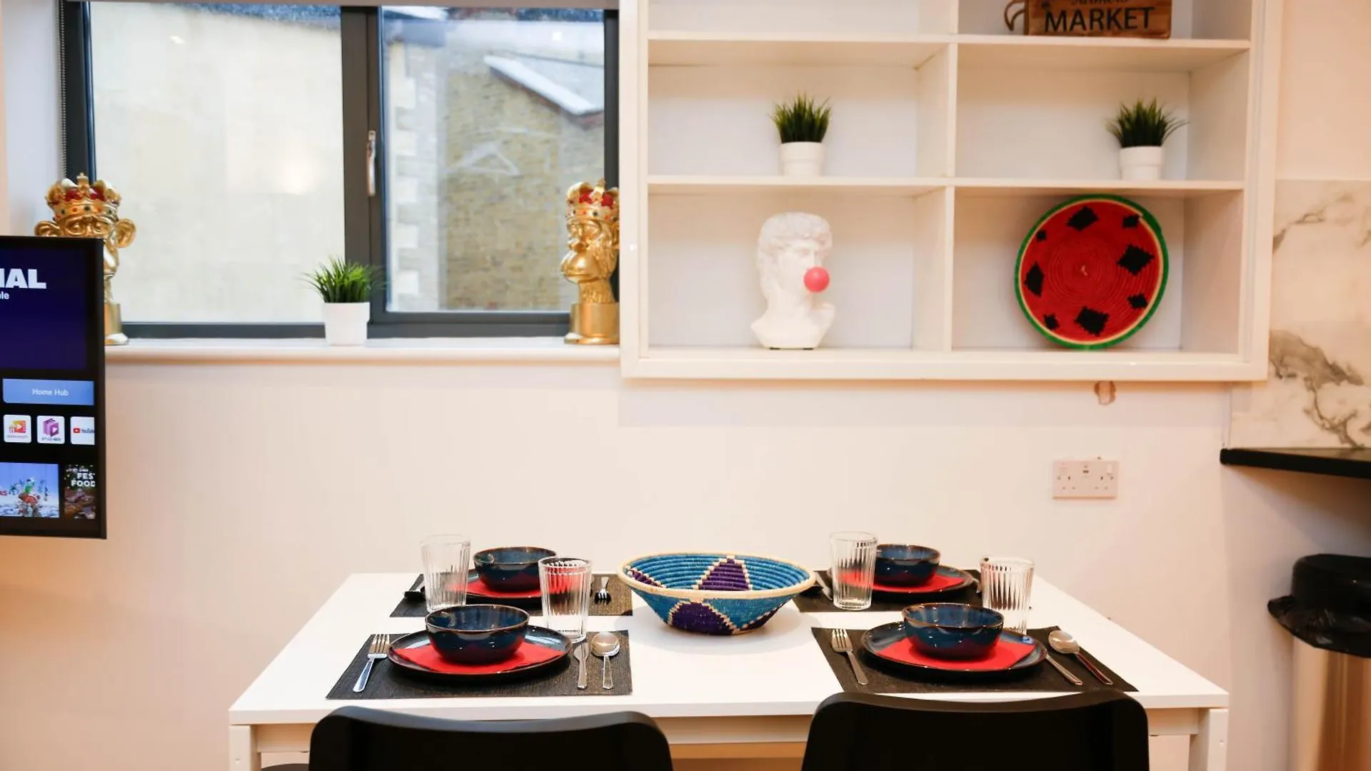 New Luxury Apartments In Central Location Next To Shops, Cafes, Bars & Metro Londra