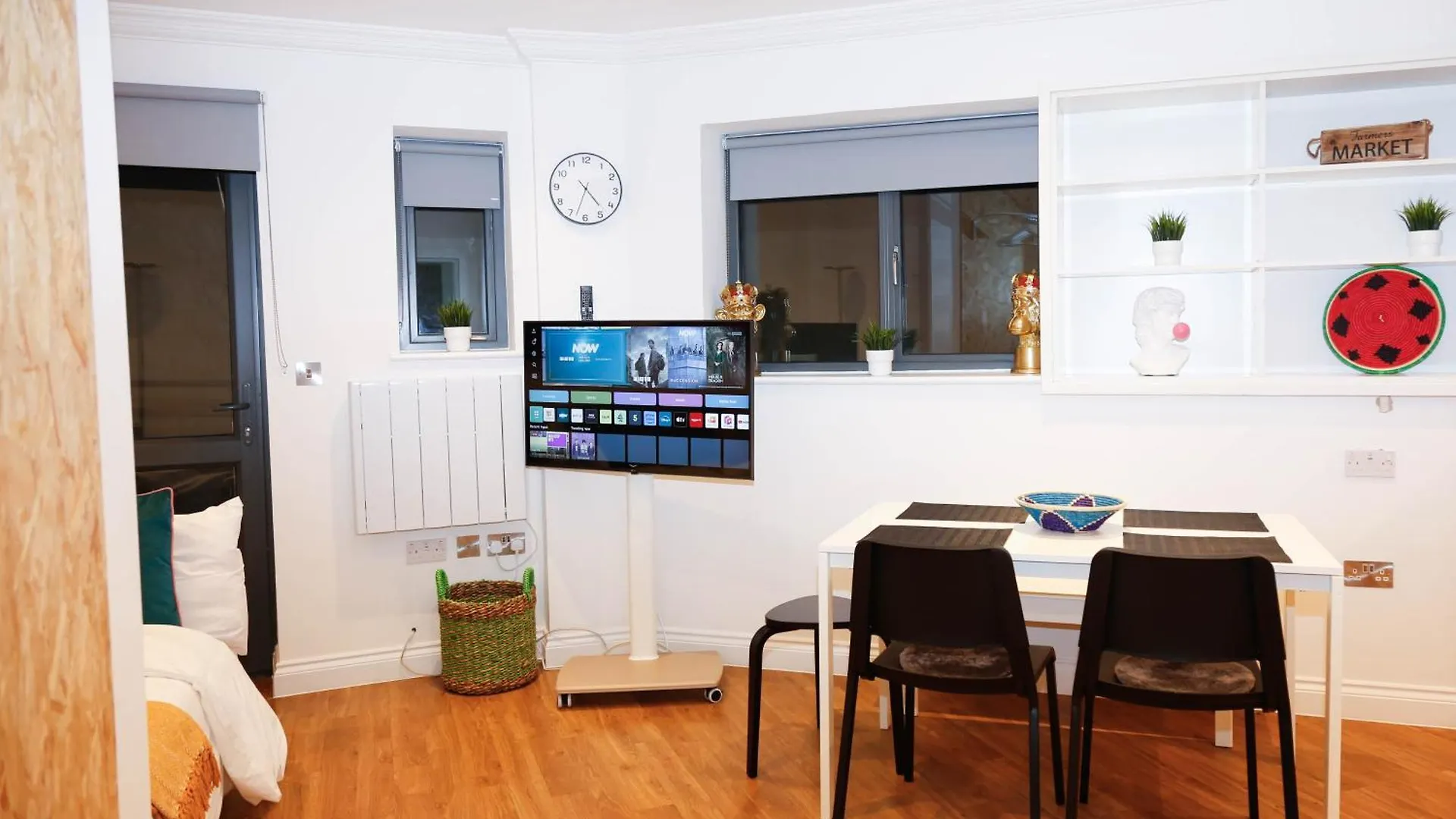 New Luxury Apartments In Central Location Next To Shops, Cafes, Bars & Metro Λονδίνο 0*,