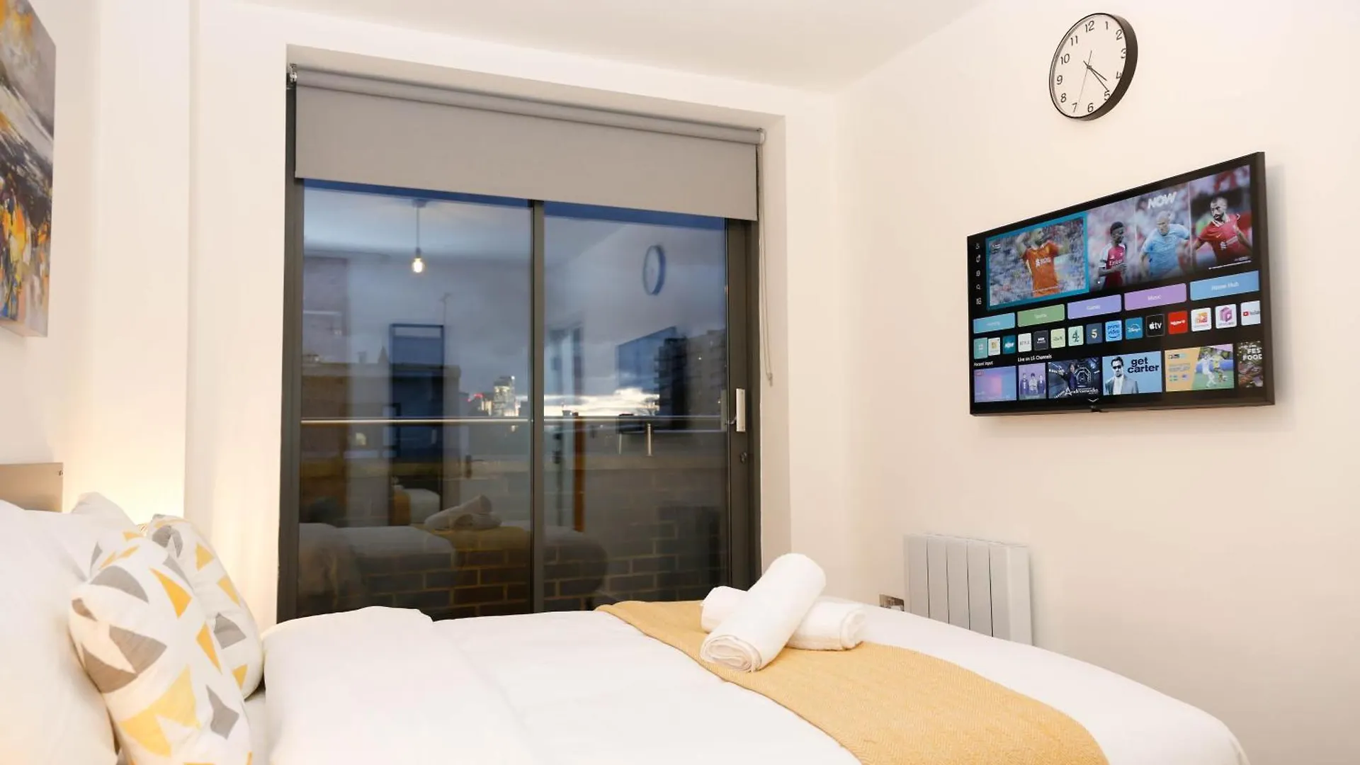 New Luxury Apartments In Central Location Next To Shops, Cafes, Bars & Metro Londra Birleşik Krallık