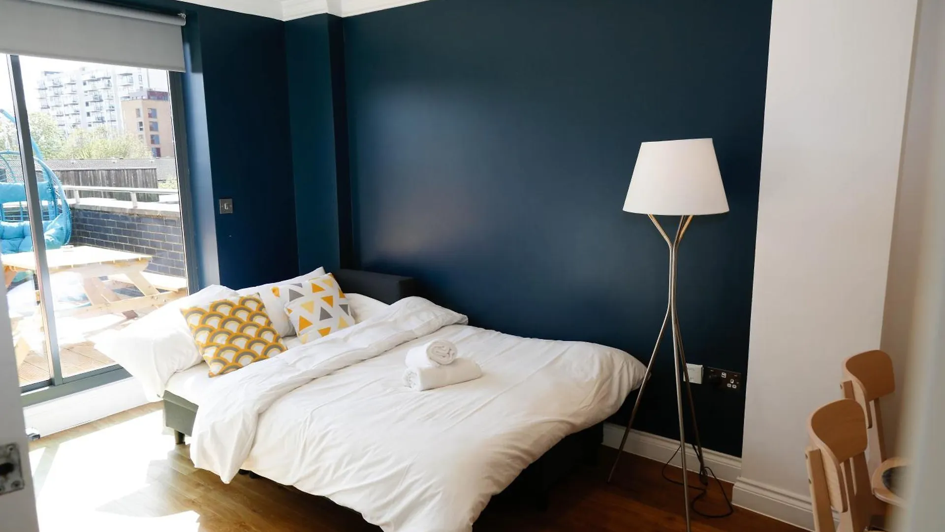 New Luxury Apartments In Central Location Next To Shops, Cafes, Bars & Metro Londra 0*,