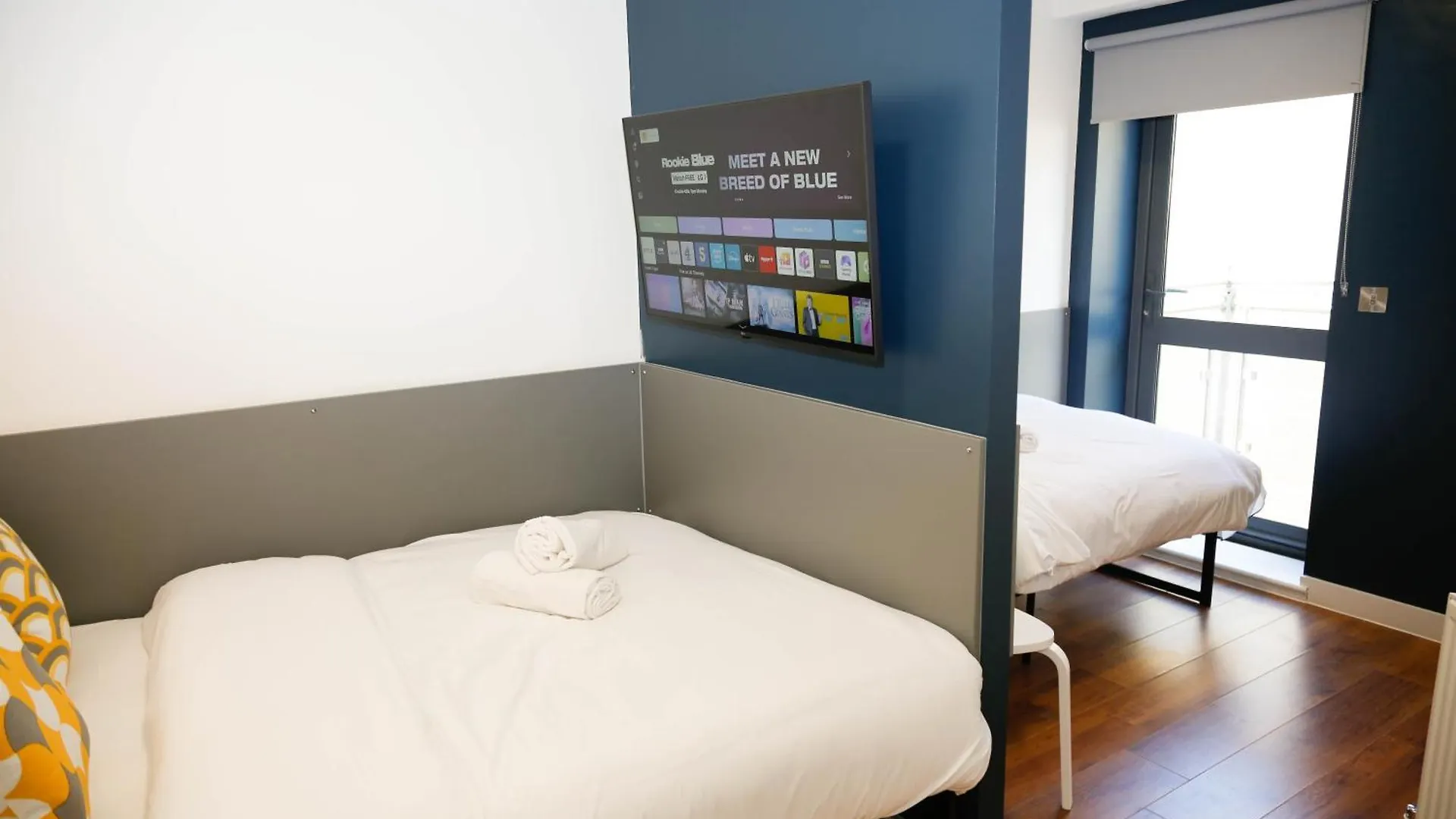 New Luxury Apartments In Central Location Next To Shops, Cafes, Bars & Metro Londra