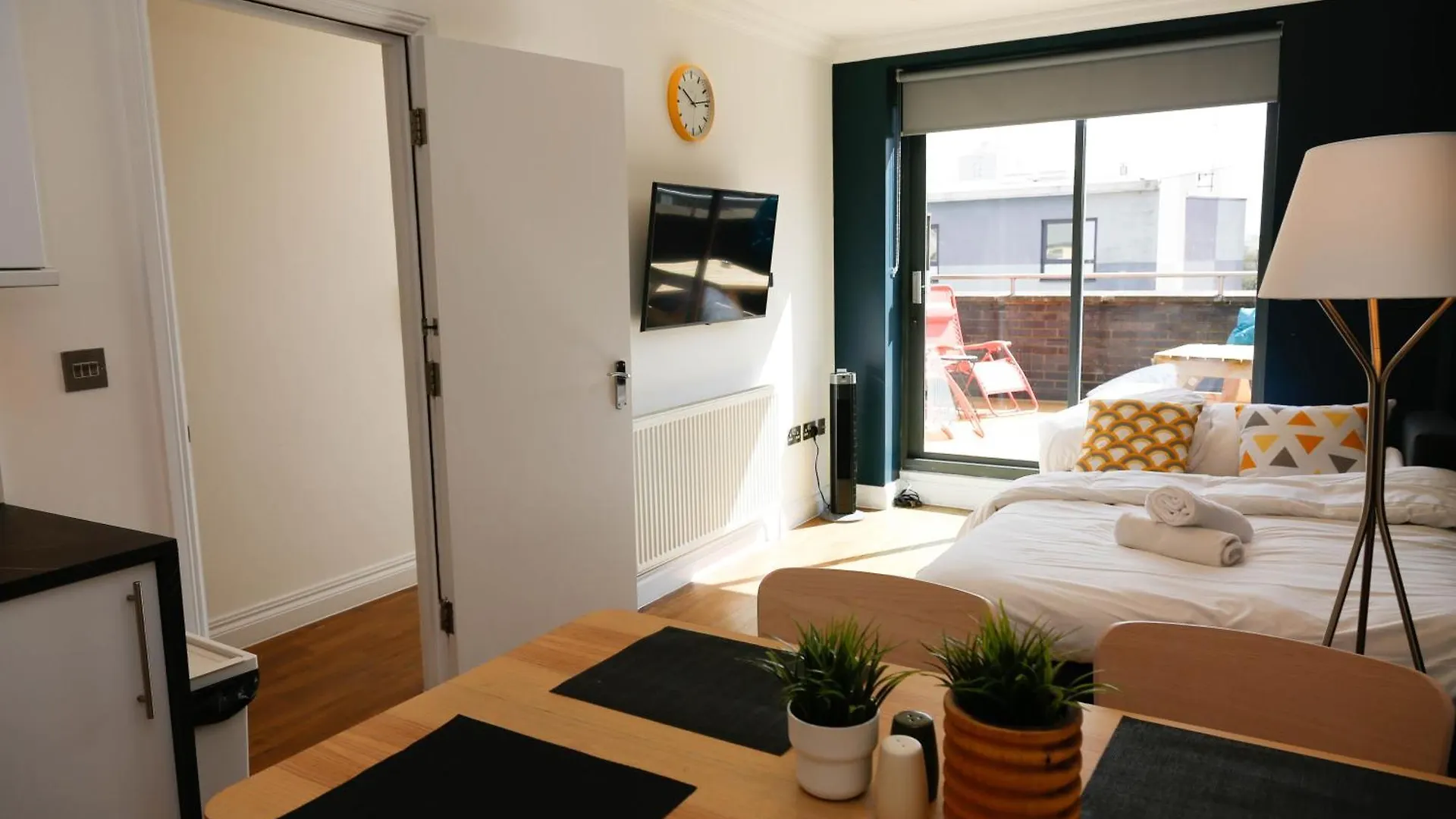 New Luxury Apartments In Central Location Next To Shops, Cafes, Bars & Metro Londra 0*,  Birleşik Krallık