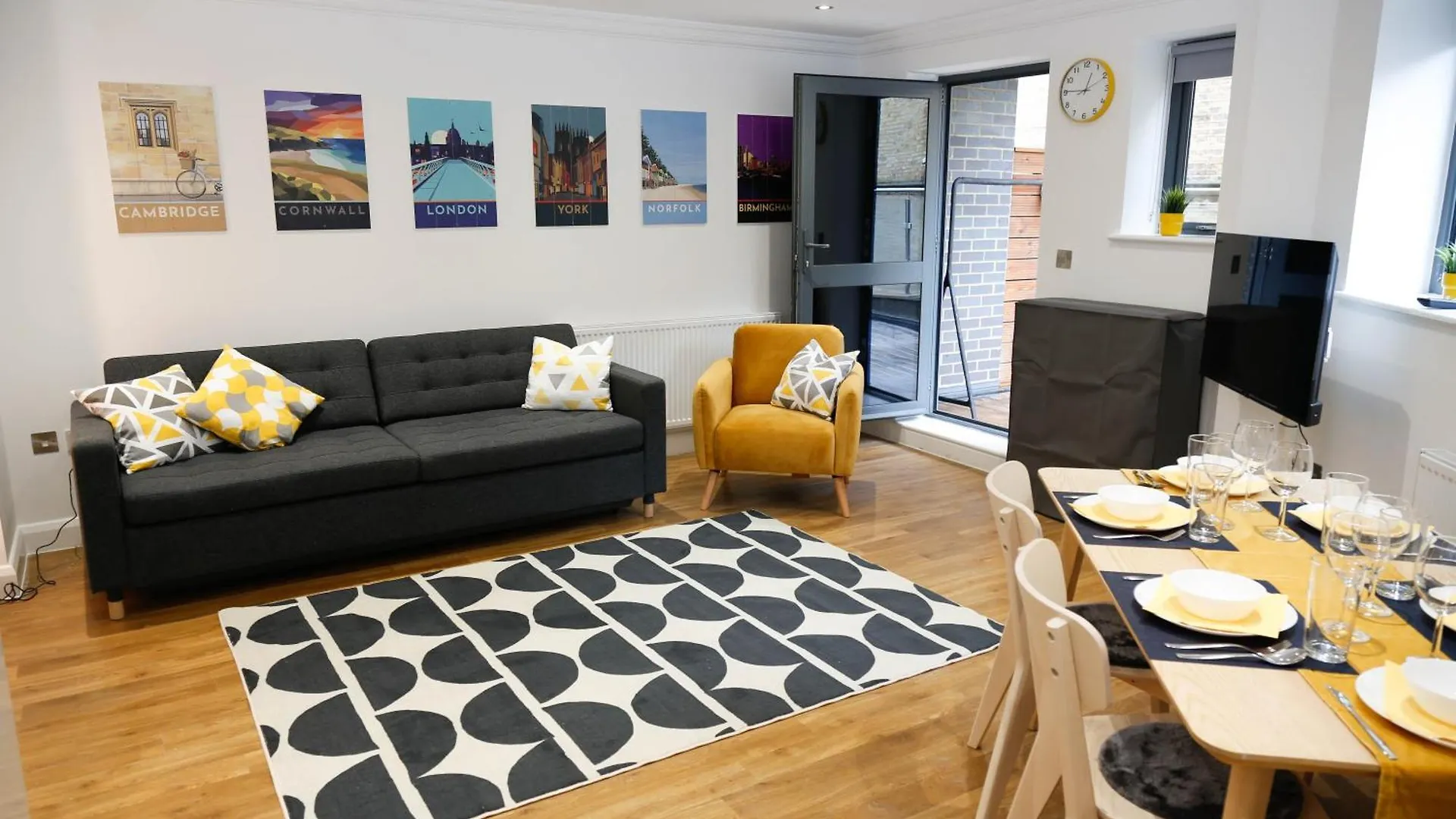 New Luxury Apartments In Central Location Next To Shops, Cafes, Bars & Metro Londra