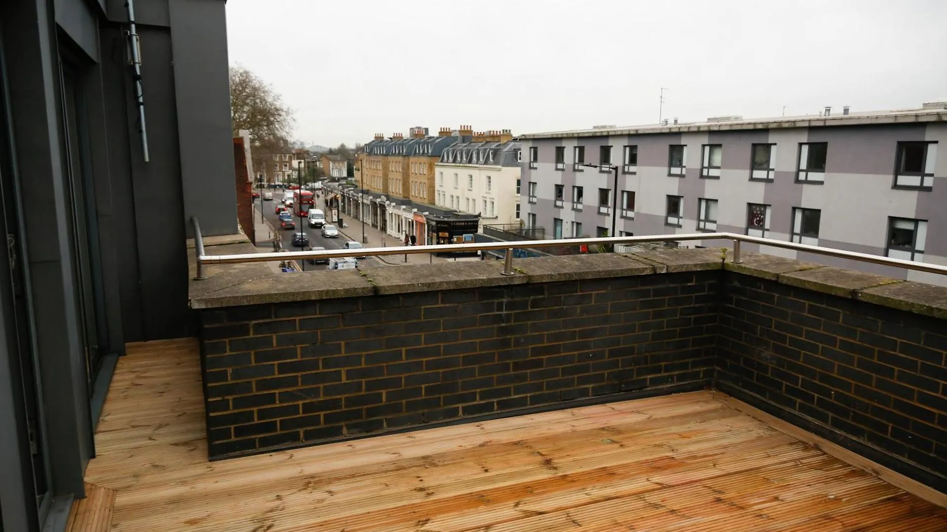 New Luxury Apartments In Central Location Next To Shops, Cafes, Bars & Metro Londra 0*,